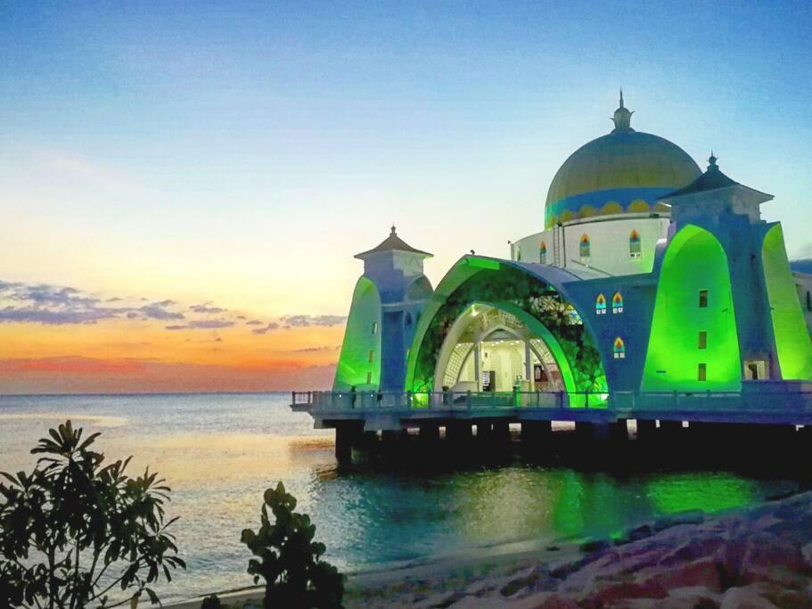 Leju 21 樂居 Explore Malacca From A Riverside House Buitenkant foto