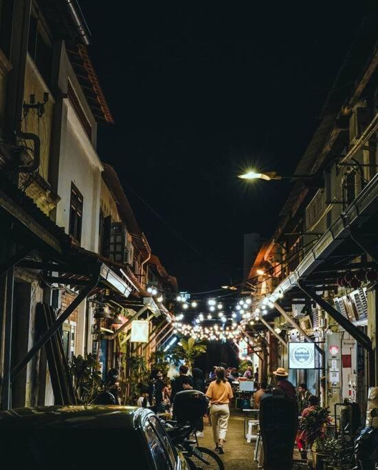 Leju 21 樂居 Explore Malacca From A Riverside House Buitenkant foto
